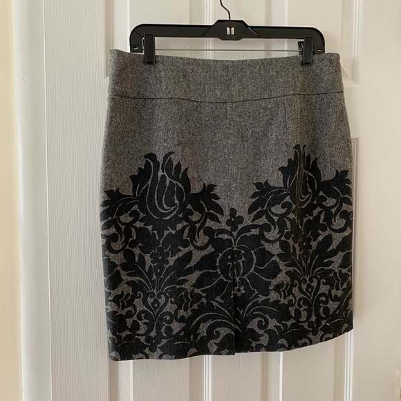 SALE🖤 Gorgeous Skirt - Picture 2 of 5